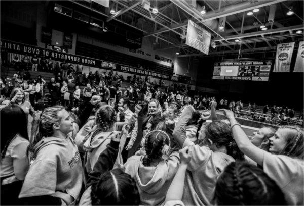  Members of the Women's Wrestling team huddle together.